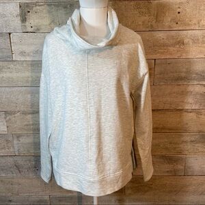 🛍️3/$30 Canadiana women's  cream coloured sweatshirt in size small